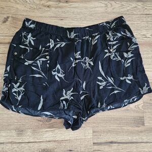 GAP womens shorts XL elastic waist black and green floral print